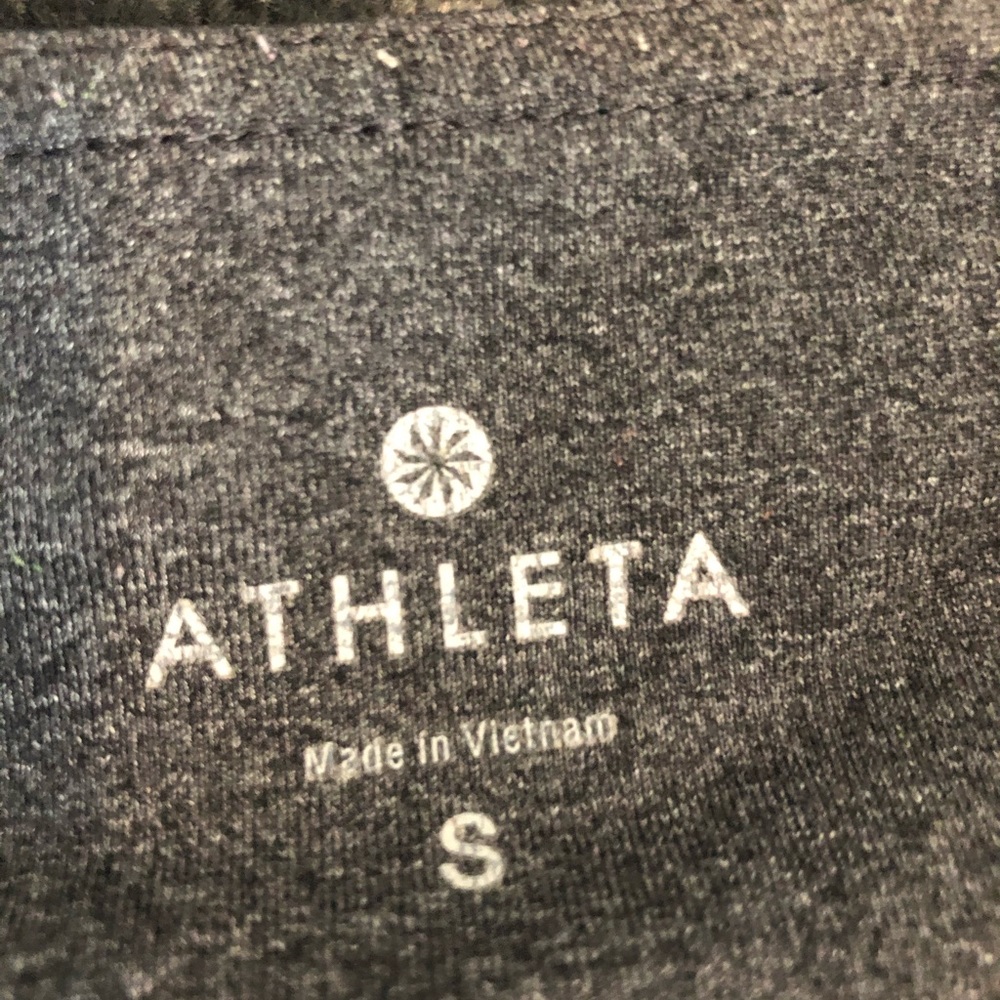 Lots of clothes! Brands include lulus and athleta